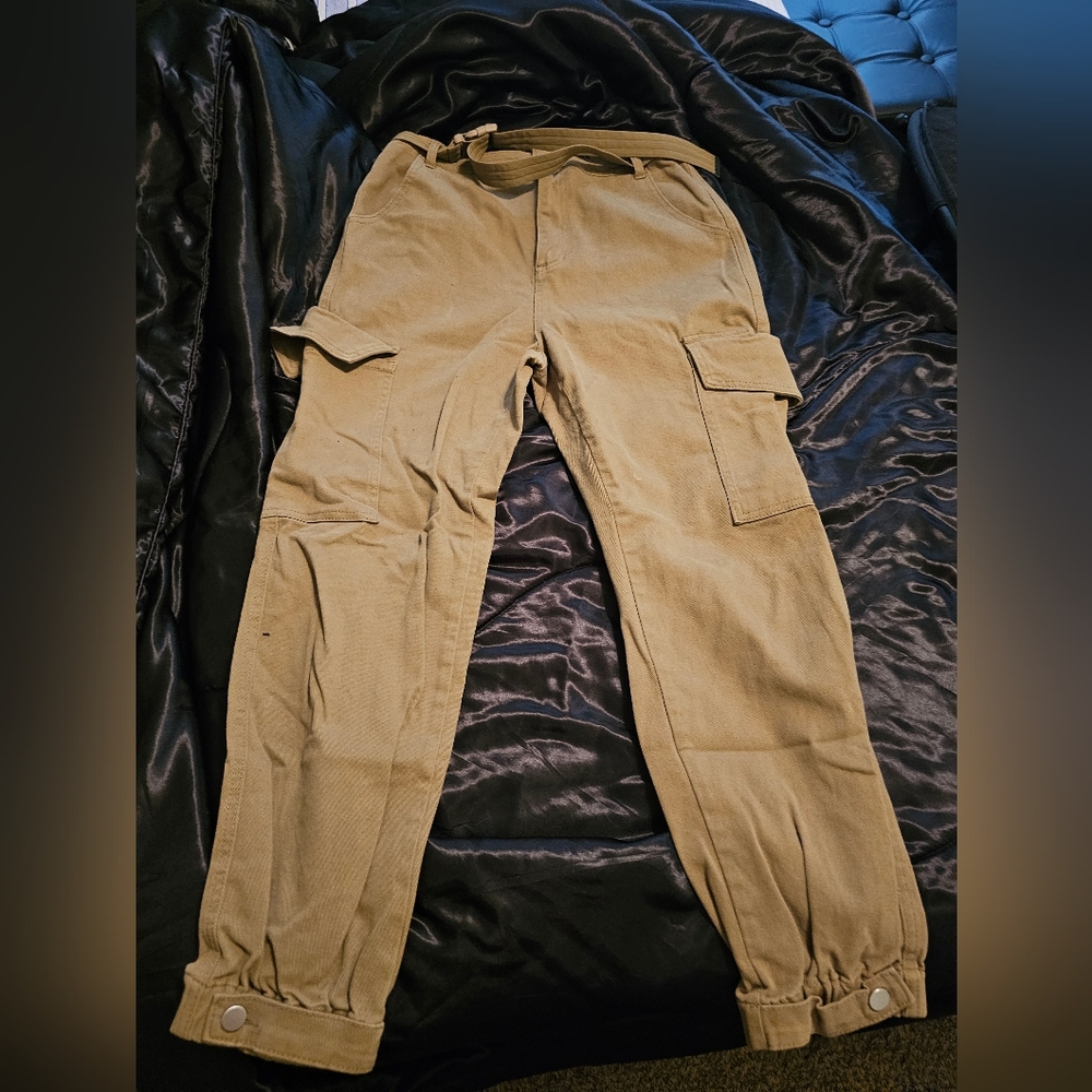 Forever 21 Khaki Elastic Waist Cargo Pants
